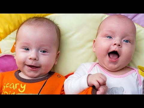 Lachender Baby Zwillinge